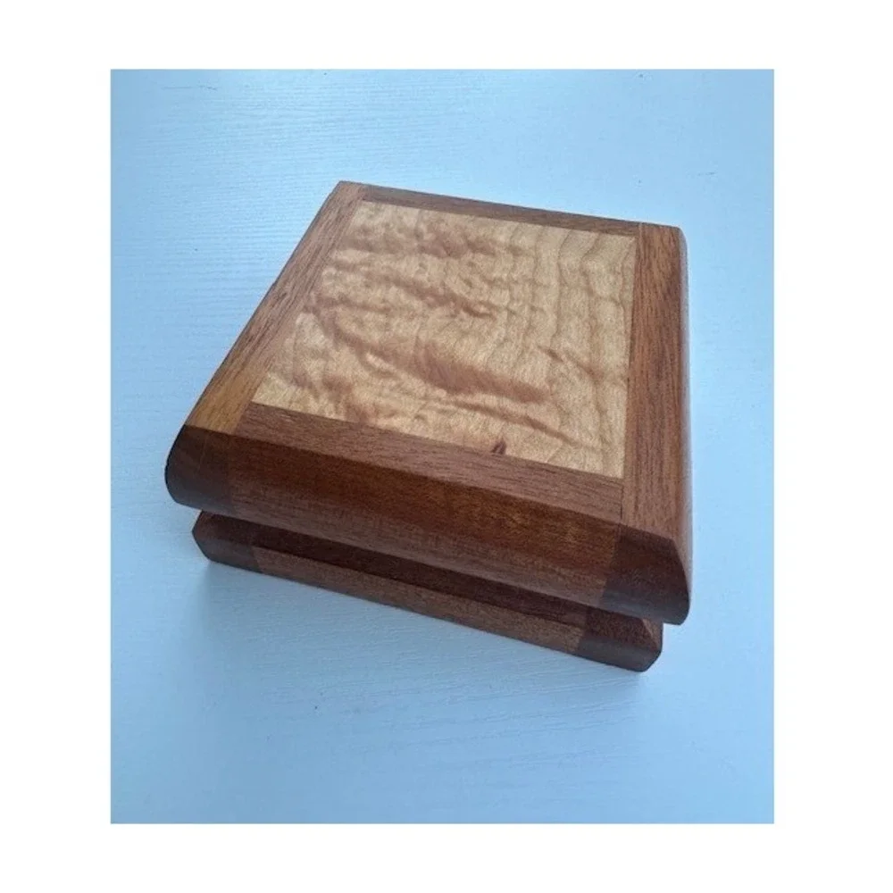 Robert Aylsworth‎ Handcrafted Maple and Cherry Wood Trinket Box Signed 2020